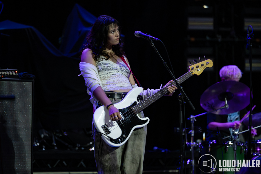 Wet Leg at the Fox Theater in Pomona, CA - Loud Hailer Magazine