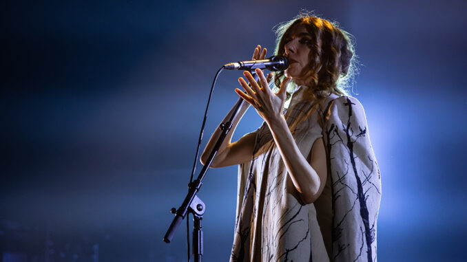 Header-PJHarvey-SaltShed-Chicago-IL-20240930-KirstineWalton